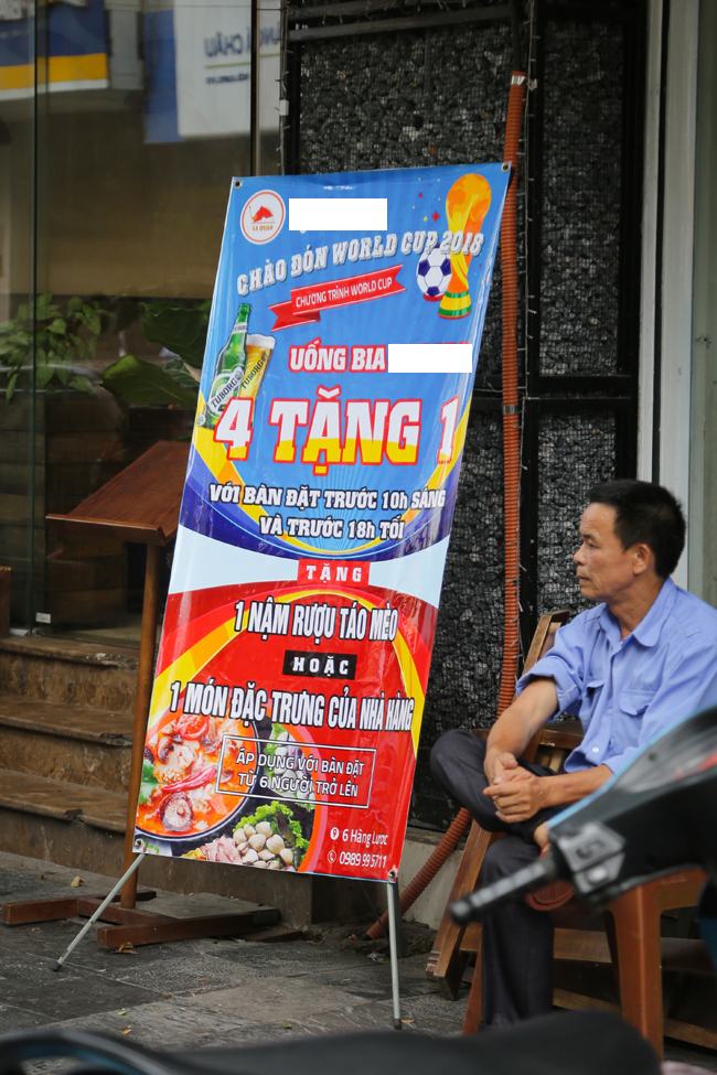 ẢNH: Sức nóng World Cup lan tỏa khắp phố phường Hà Nội - Hình 4