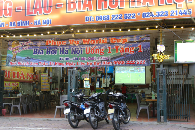 ẢNH: Sức nóng World Cup lan tỏa khắp phố phường Hà Nội - Hình 5