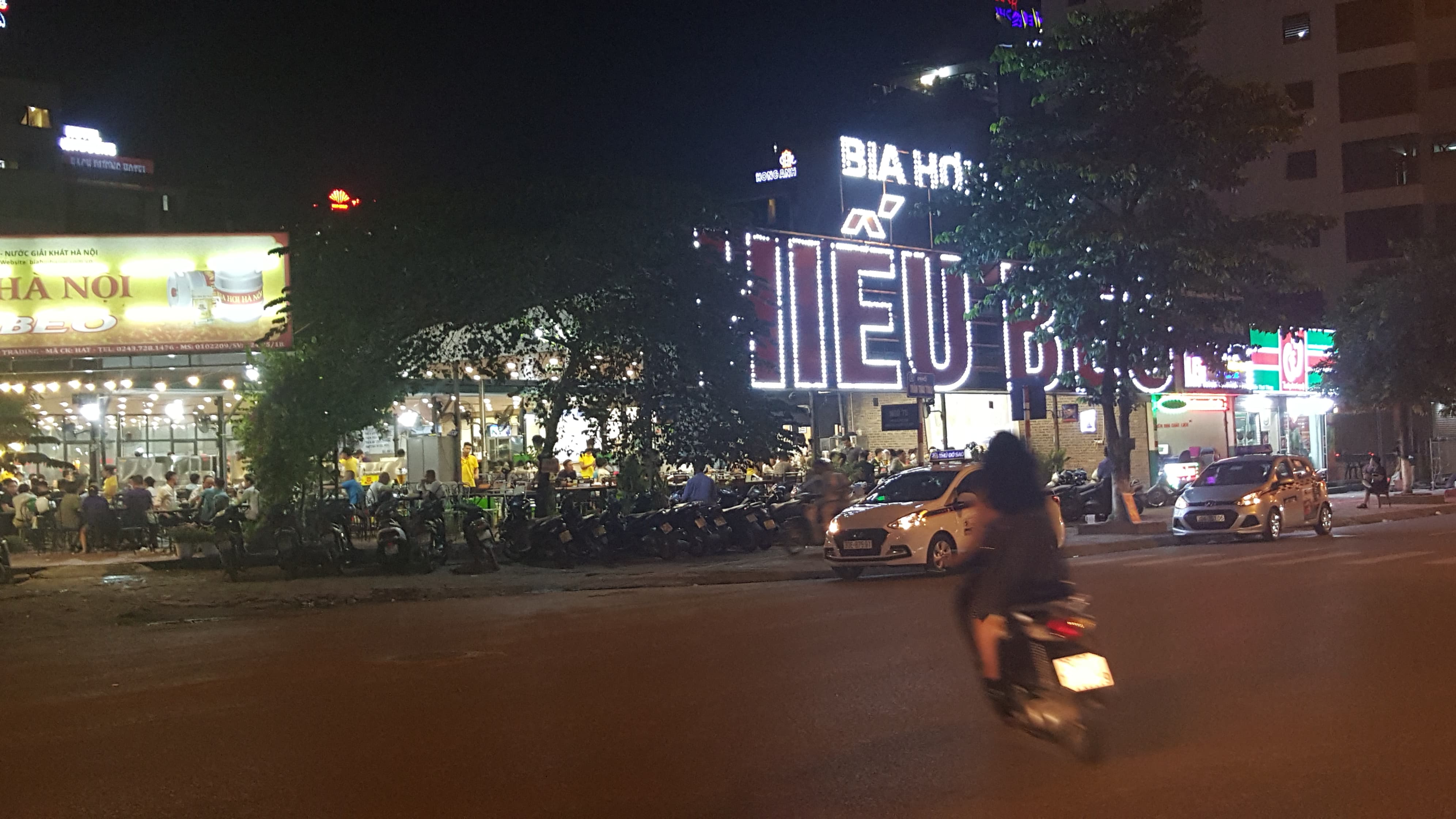 Nhà hàng Bia hơi Hiếu Béo xây dựng trái phép, hoạt động gây mất trật tự đô thị