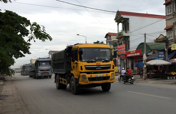 Thái Nguyên: Xe quá khổ, quá tải nối đuôi nhau ‘oanh tạc’ trên tuyến Quốc lộ 3