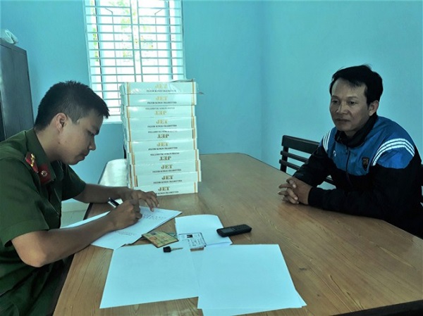 Đà Nẵng: Tạm giữ một đối tượng vận chuyển gần 1.000 bao thuốc lá lậu