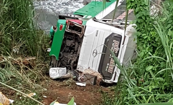 Xe khách lao xuống vực đèo Lò Xo, nhiều người thương vong