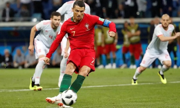 Ronaldo nói gì sau khi lập hattrick trong trận hòa Tây Ban Nha? - Hình 1