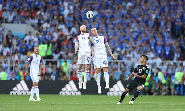 Argentina 1-1 Iceland: Messi đá hỏng phạt đền - Hình 2