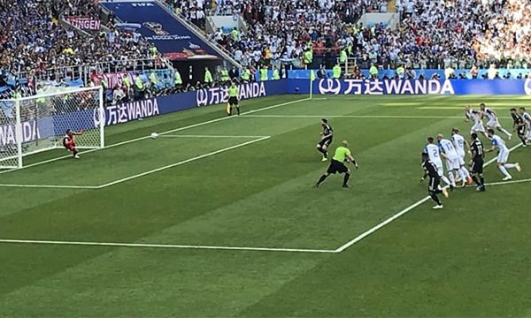 Argentina 1-1 Iceland: Messi đá hỏng phạt đền