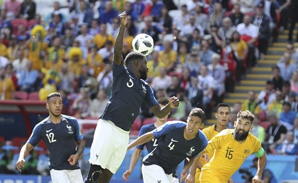 Pháp 2-1 Australia: Pogba nổ súng Pháp có ba điểm quý giá - Hình 1
