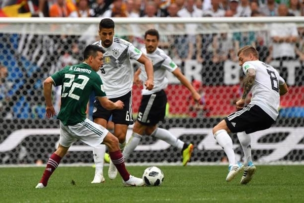 Đức - Mexico (H1): 'Nhà vô địch' bị dẫn trước - Hình 2