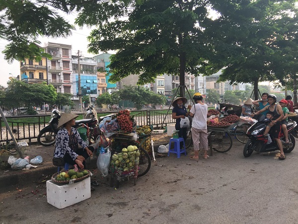 Giá hoa quả, rượu nếp 'tăng chóng mặt' ngày Tết Đoan Ngọ