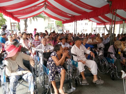Hội Chữ Thập đỏ Thị xã Phú Mỹ: Trao tặng quà cho người tàn tật, khó khăn - Hình 1