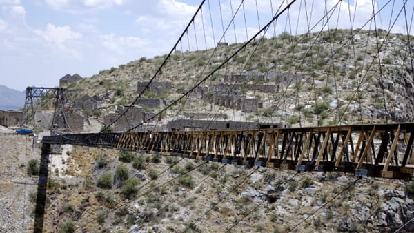 13 cây cầu treo đáng sợ nhất thế giới - Hình 9