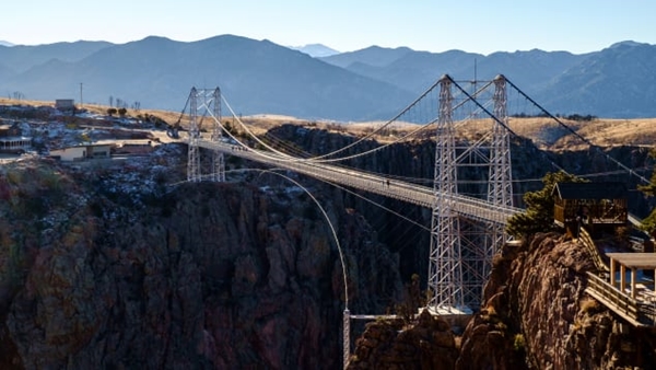 13 cây cầu treo đáng sợ nhất thế giới - Hình 2