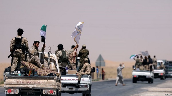 Syria: SDF giành quyền kiểm soát làng gần biên giới Iraq từ tay IS - Hình 1