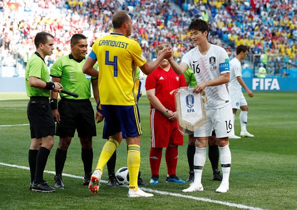 Hàn Quốc 0 - 1 Thụy Điển: Đại diện Châu Á thua trận - Hình 1