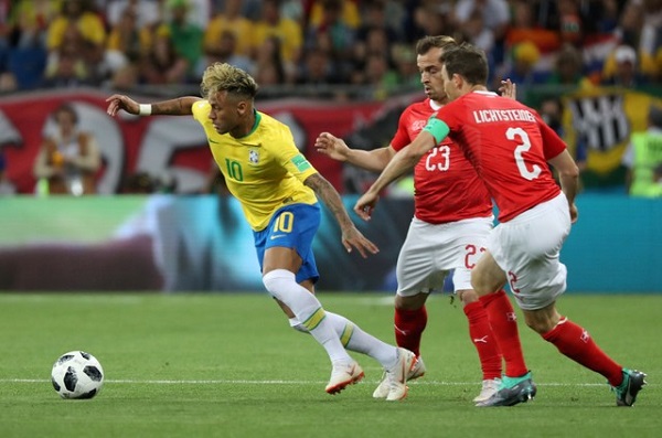 Brazil - Thụy Sỹ (H1): Coutinho lập siêu phẩm - Hình 1
