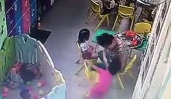 TP Hồ Chí Minh: Đình chỉ hoạt động nhóm trẻ Ánh Sao có bảo mẫu tát trẻ liên tiếp