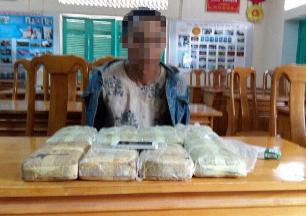 Quảng Bình: Bàn giao nghi phạm vận chuyển gần 48.000 viên ma tuý tổng hợp cho phía Lào