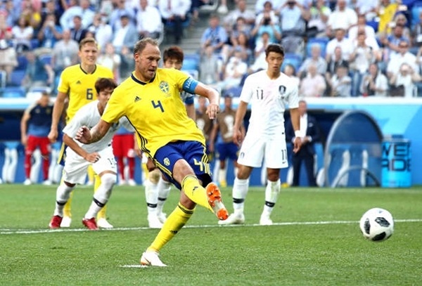 Hàn Quốc 0 - 1 Thụy Điển: Đại diện Châu Á thua trận - Hình 5