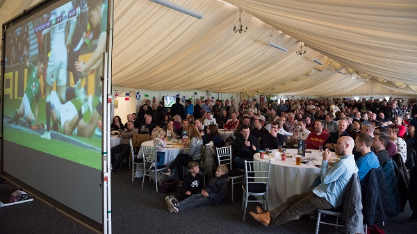 Lượng bia tiêu thụ tại Anh tăng đột biến trong mùa World Cup 2018