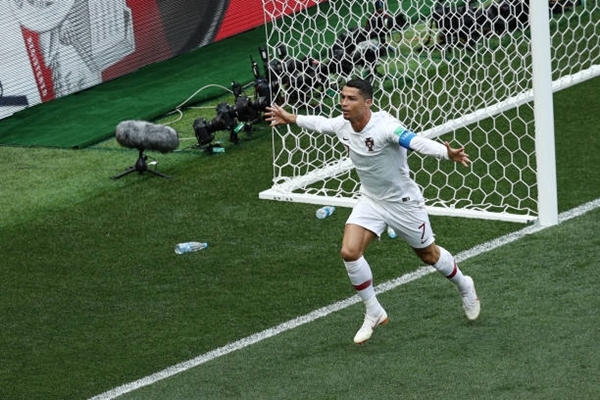 Bồ Đào Nha 1-0 Morocco: 'Siêu nhân' Ronaldo tiếp tục tỏa sáng! - Hình 2