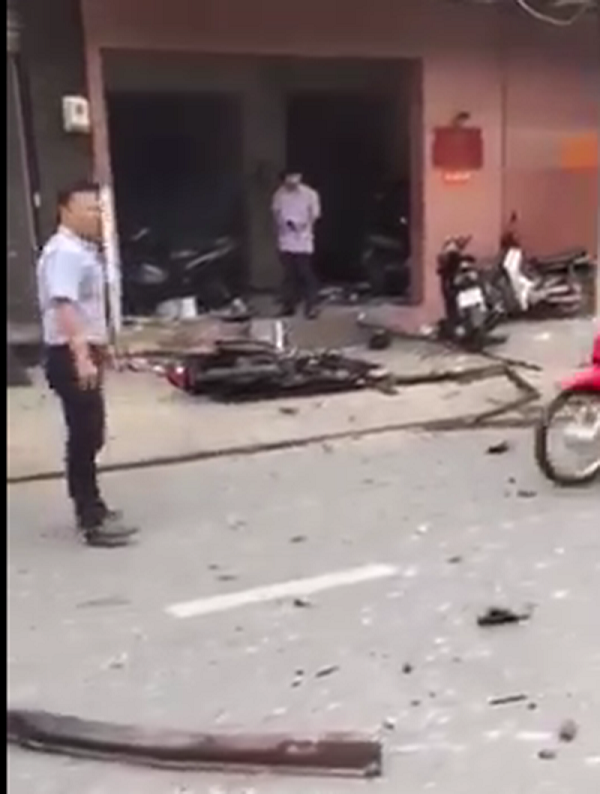 Nổ tại trụ sở Công an phường 12, quận Tân Bình, một người bị thương - Hình 1