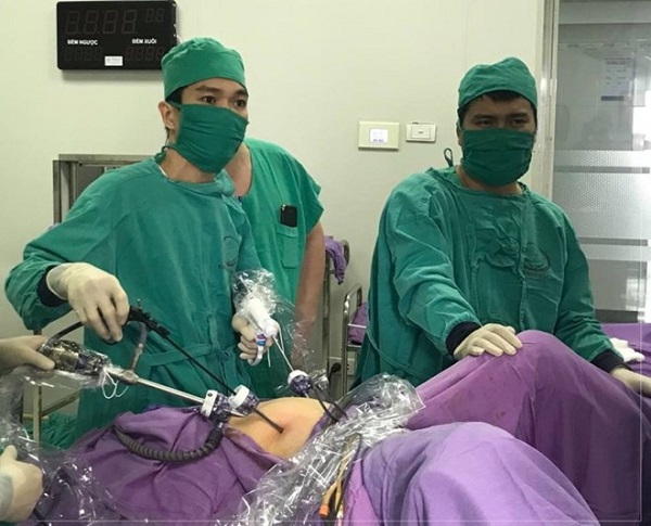 Bé gái 12 tuổi đã bị u nang bì buồng trứng xoắn