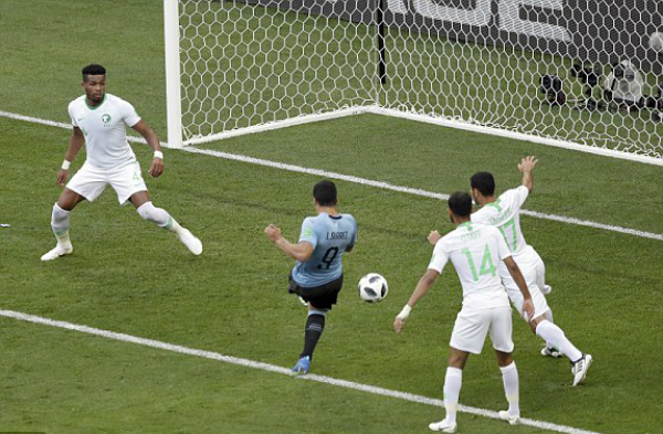 Uruguay 1-0 Ả-rập Xê-út: Đại diện Châu Á đầu tiên chính thức bị loại - Hình 1