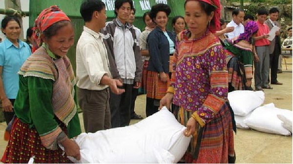 Ngừng hỗ trợ trực tiếp cho người nghèo vùng khó khăn