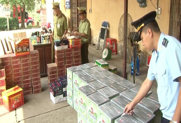 Lạng Sơn: Thu giữ 200 chai rượu nhập lậu
