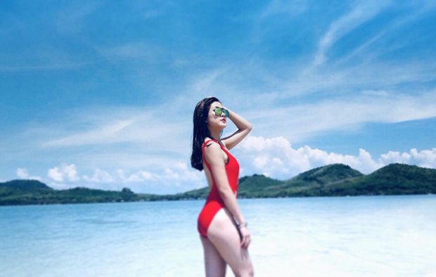 Nóng bỏng của nữ MC mặc bikini dẫn chương trình ở Việt Nam - Hình 10
