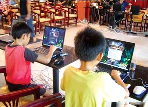 Trò chơi độc hại tràn lan, phải bảo vệ con trẻ bằng cách nào?