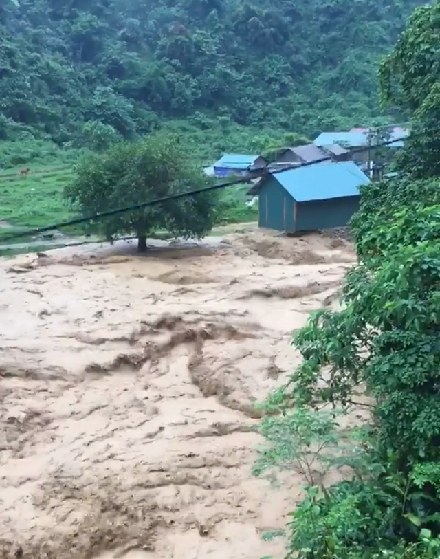 Rùng mình nhìn cơn "Đại hồng thủy" ở Lai Châu