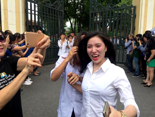 Thi THPT quốc gia 2018: Thí sinh “hào hứng” sau khi thi xong môn văn