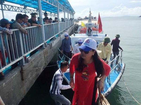 5.000 du khách mắc kẹt tại đảo Cô Tô
