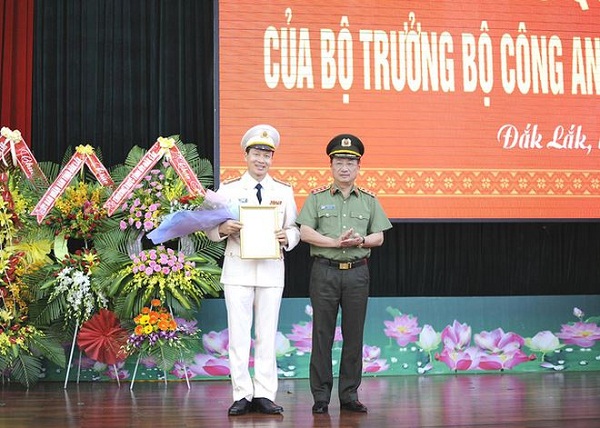 Bổ nhiệm Đại tá Vũ Hồng Văn làm Giám đốc Công an tỉnh Đắk Lắk - Hình 1