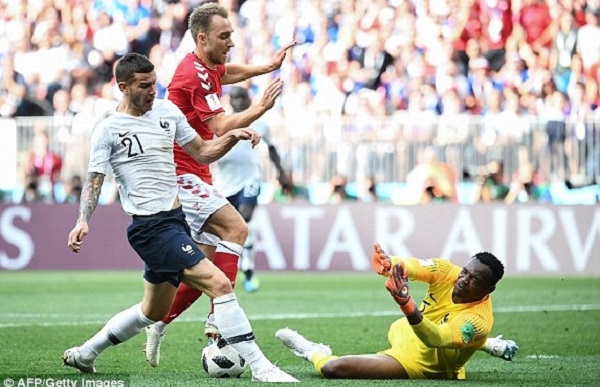 Pháp 0-0 Đan Mạch: Dắt tay nhau vào vòng 1/8! - Hình 5