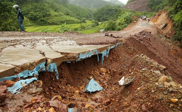 Quảng Ninh: Lũ dâng cao trên các sông gây sạt lở, hư hại nhiều công trình - Hình 3