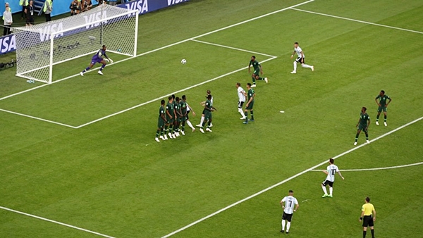 Argentina 2–1 Nigeria: Lách qua khe cửa hẹp - Hình 2