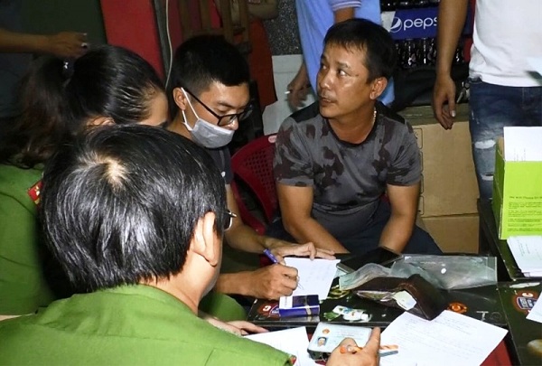 Bắt 3 nghi phạm tố chức cá độ World Cup tại Đà Nẵng - Hình 1