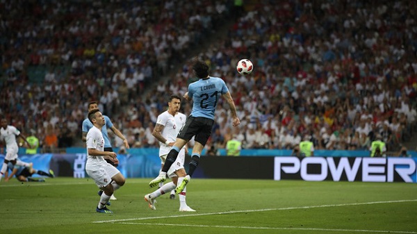 Uruguay 2-1 Bồ Đào Nha: Messi, Ronaldo dắt tay nhau về nước! - Hình 1