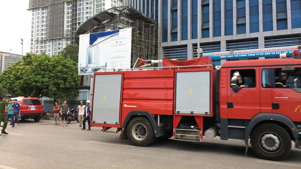 Hà Nội: Cháy lớn tại tòa nhà Cục Viễn thông - Hình 3