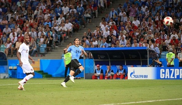 Uruguay 2-1 Bồ Đào Nha: Messi, Ronaldo dắt tay nhau về nước! - Hình 5