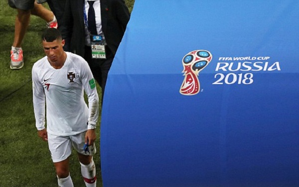 Uruguay 2-1 Bồ Đào Nha: Messi, Ronaldo dắt tay nhau về nước!