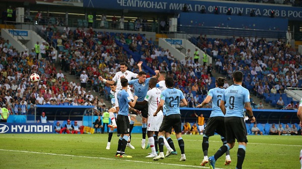 Uruguay 2-1 Bồ Đào Nha: Messi, Ronaldo dắt tay nhau về nước! - Hình 3