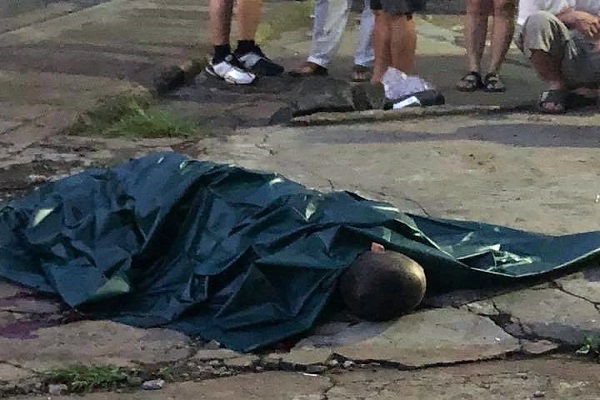 Gia Lai: Nam thanh niên nằm chết trên vỉa hè nghi bị bắn