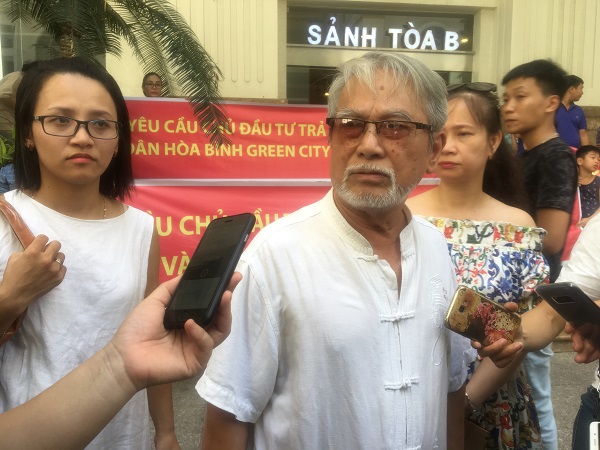 Nghi ngờ bị thế chấp ngân hàng, cư dân Hòa Bình Green City bức xúc 'đội nắng' phản đối