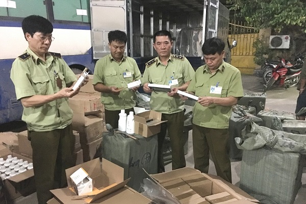 Lạng Sơn: Bắt giữ gần 2000 sản phẩm mỹ phẩm nhập lậu - Hình 1