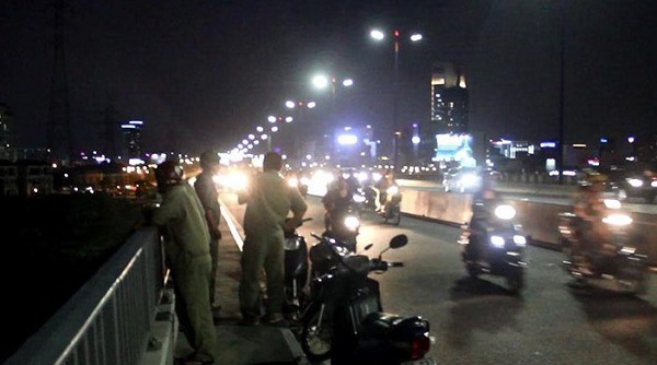 TP.HCM: Nghi vấn nam thanh niên nhảy cầu Sài Gòn tự tử vì thua World Cup