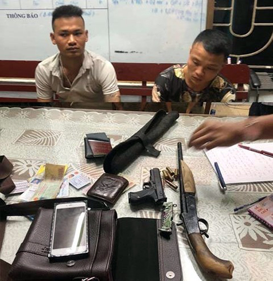 Thanh Hóa: Tóm gọn 2 thanh niên mang theo súng đã lên đạn