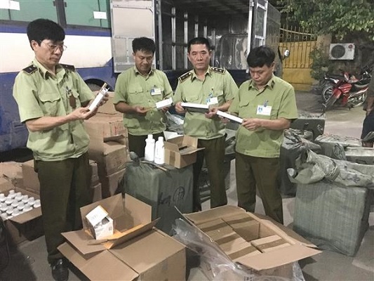 Lạng Sơn: Bắt giữ 1.970 sản phẩm mỹ phẩm các loại nhập lậu - Hình 1