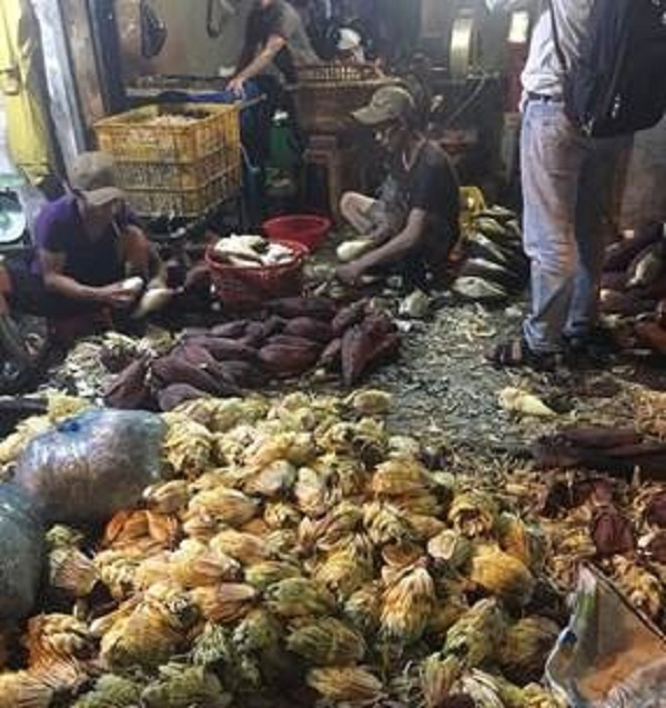 TP.HCM: Phát hiện 2 cơ sở sơ chế hoa chuối ngâm hóa chất, mất vệ sinh